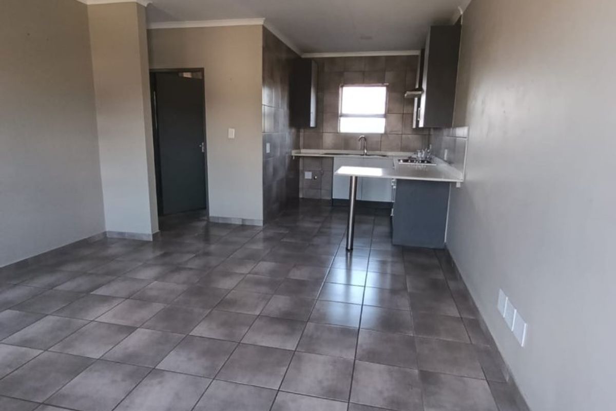 HOUSE FOR SALE IN GROBLER PARK, ROODEPOORT  - Photo 5