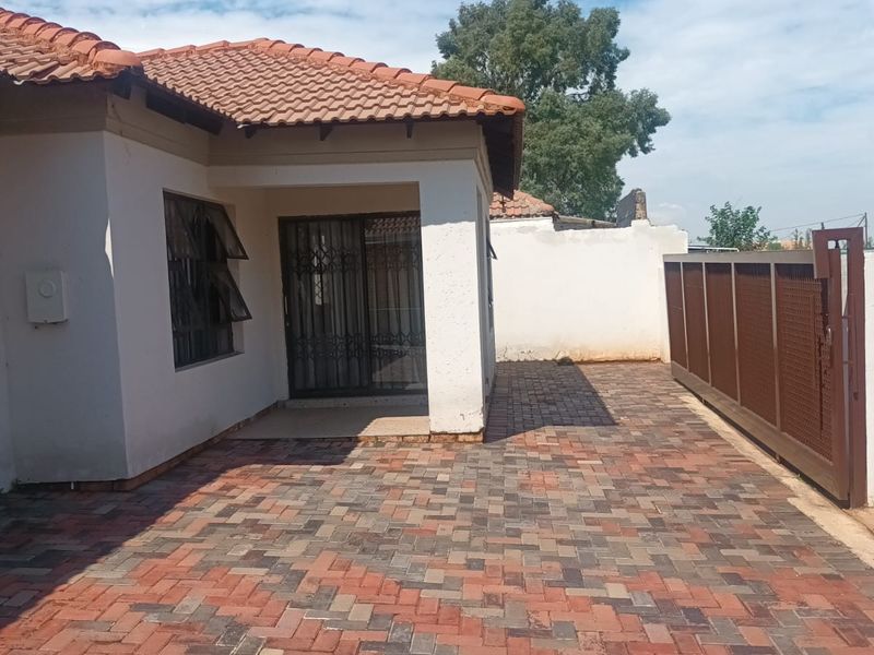 3 Bed House in Vosloorus for Sale - Photo 10