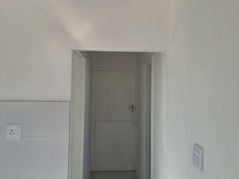 Stunning 1 bedroom Flatlet in Lovemore Heights - Photo 4