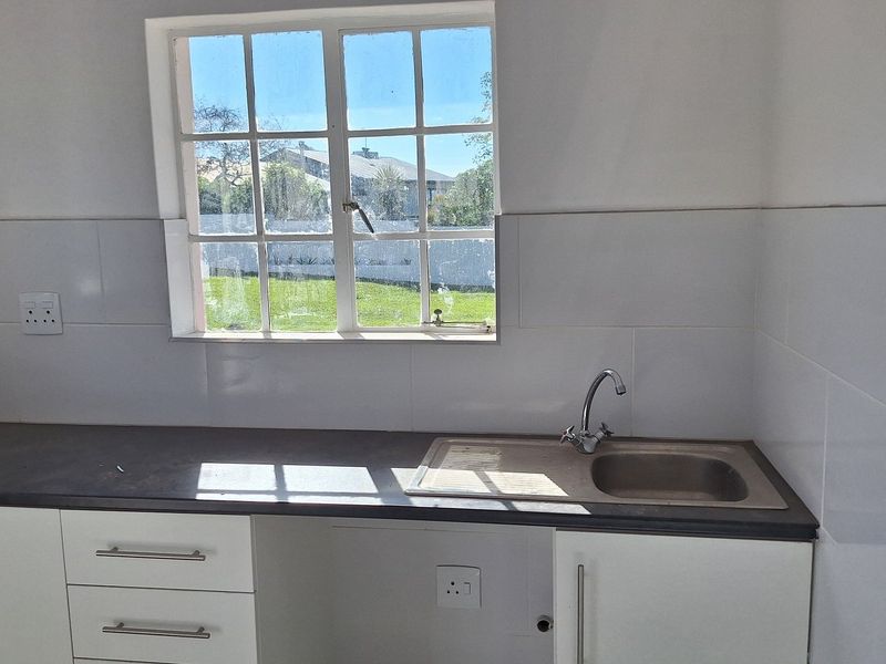 Stunning 1 bedroom Flatlet in Lovemore Heights - Photo 3