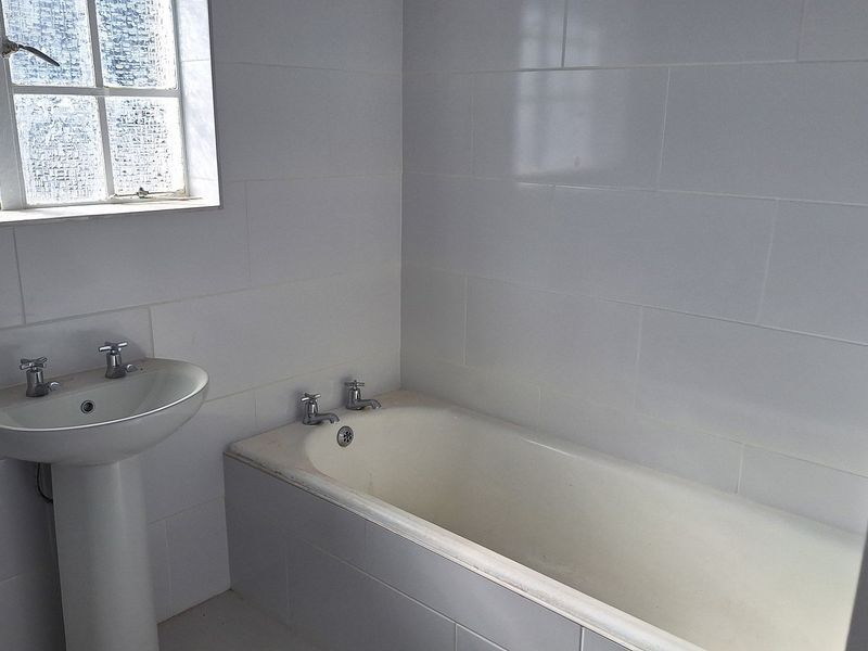Stunning 1 bedroom Flatlet in Lovemore Heights - Photo 2