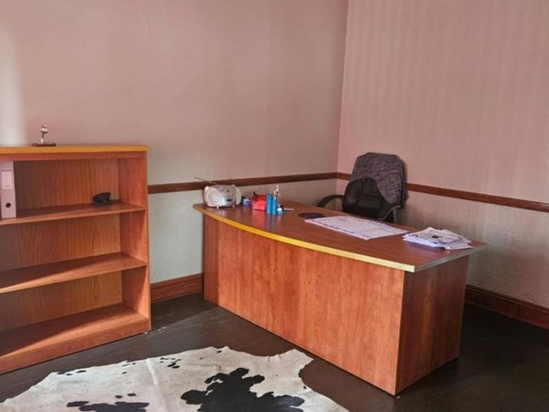 OFFICES WITH FLATLET - Photo 4