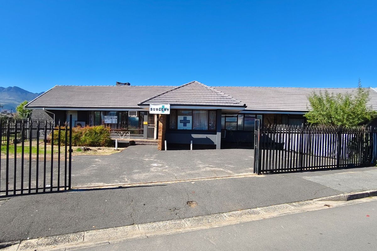Medical Office Space with ambitious potential in one of the main roads entering Paarl East - Photo 2