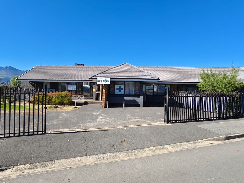 Medical Office Space with ambitious potential in one of the main roads entering Paarl East - Photo 2