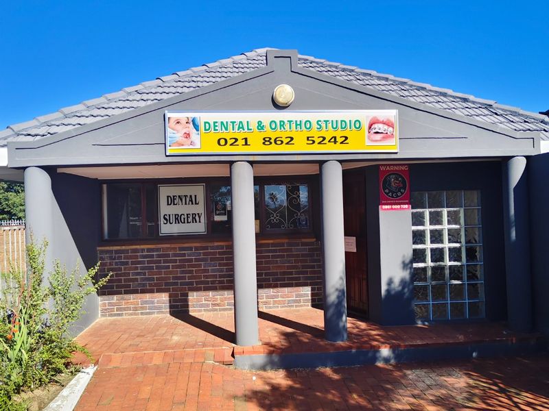 Medical Office Space with ambitious potential in one of the main roads entering Paarl East - Photo 3