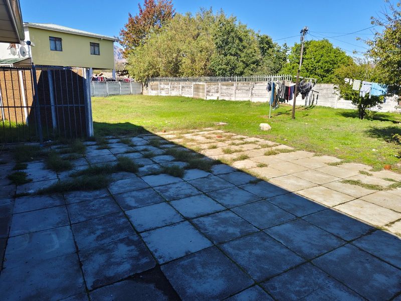 Medical Office Space with ambitious potential in one of the main roads entering Paarl East - Photo 4
