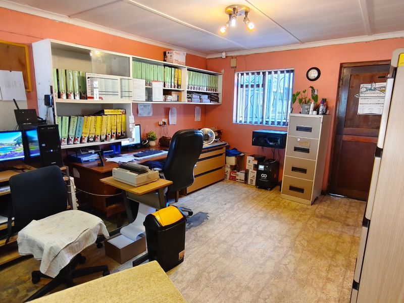 Medical Office Space with ambitious potential in one of the main roads entering Paarl East - Photo 10