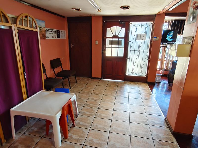Medical Office Space with ambitious potential in one of the main roads entering Paarl East - Photo 9