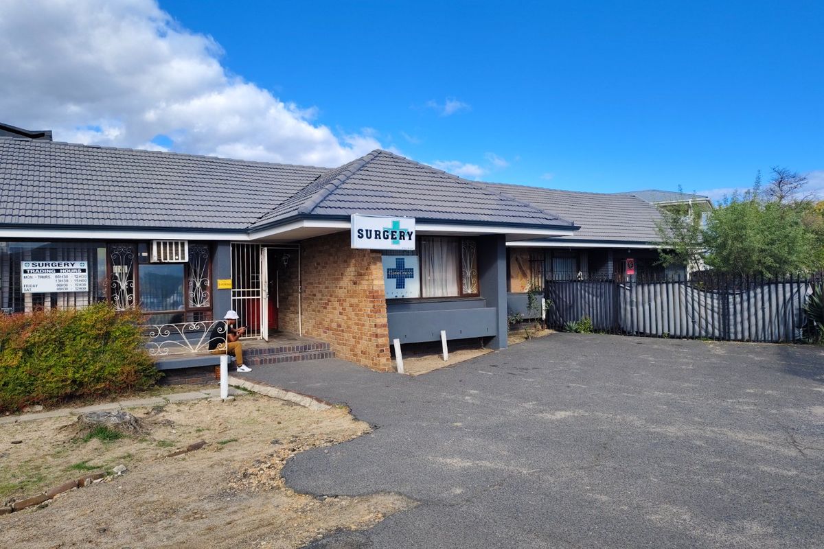 Medical Office Space with ambitious potential in one of the main roads entering Paarl East - Photo 3