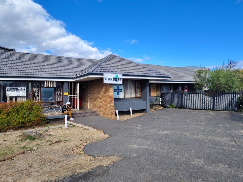 Medical Office Space with ambitious potential in one of the main roads entering Paarl East - Photo 3