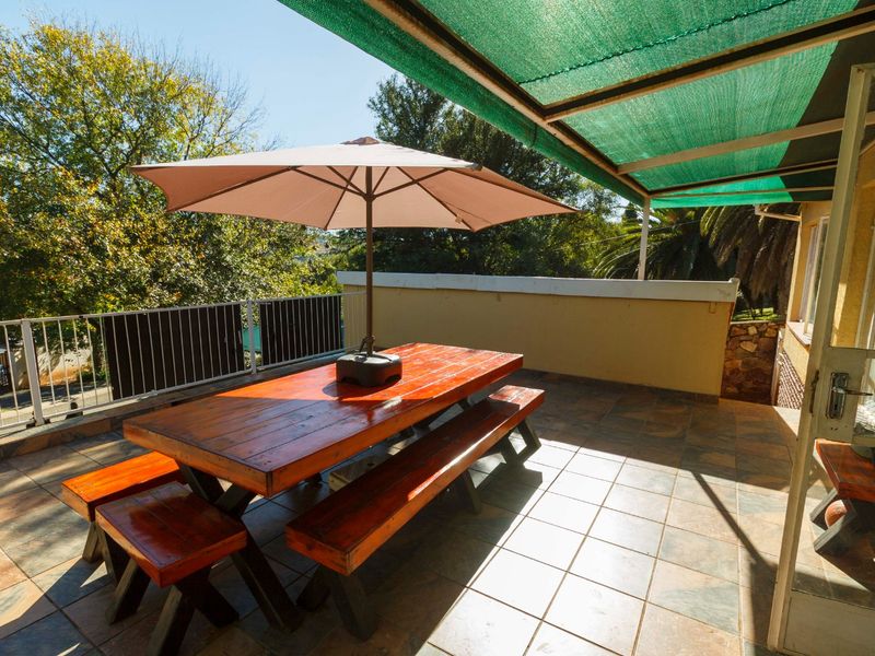 Spacious Family home for the  Entertainer with Pool & Dual Patios in Wilro Park - Photo 3