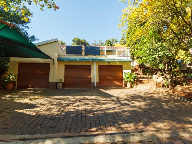 Spacious Family home for the  Entertainer with Pool & Dual Patios in Wilro Park - Photo 1