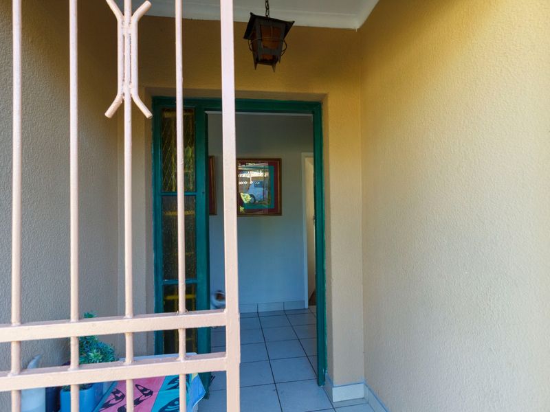 Neat & Well-Maintained Family Home in Mindalore - Photo 2