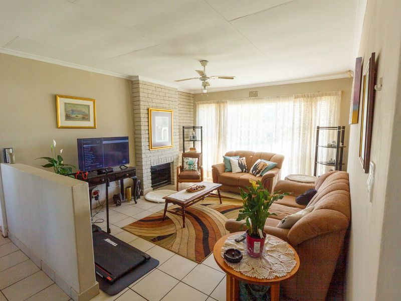 Neat & Well-Maintained Family Home in Mindalore - Photo 3