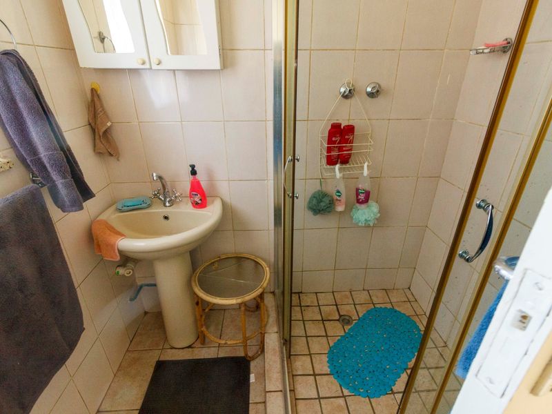Neat & Well-Maintained Family Home in Mindalore - Photo 10