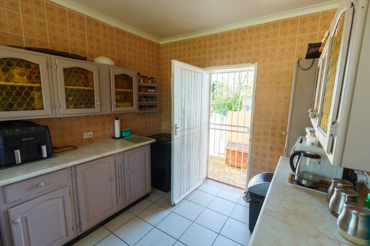 Neat & Well-Maintained Family Home in Mindalore - Photo 5
