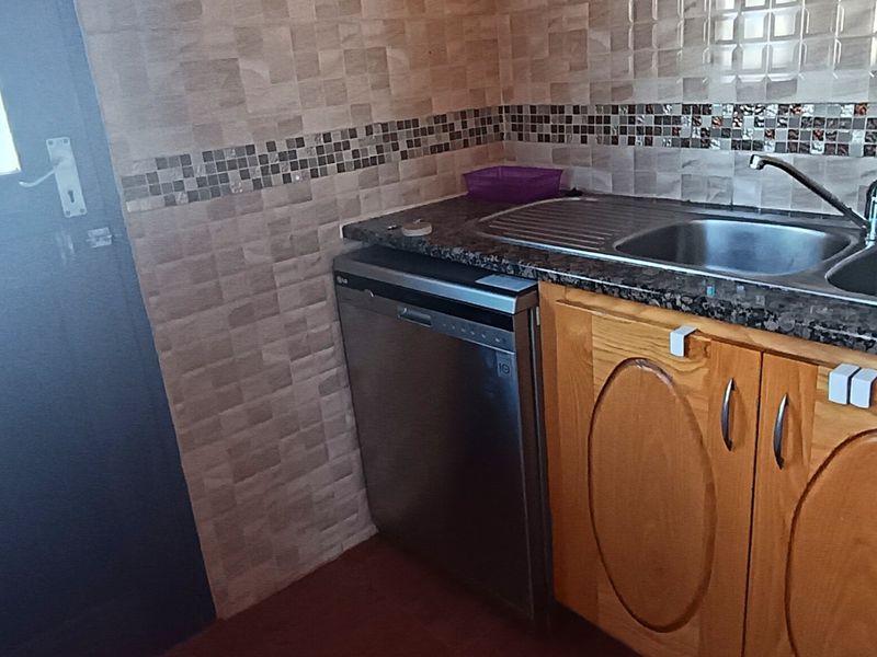 Three bedroom house for the first time buyer  - Photo 10