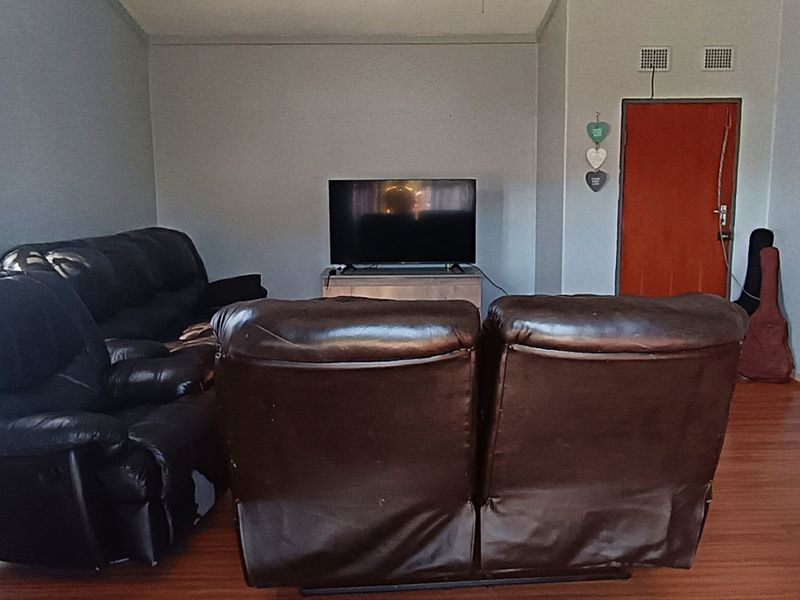 Three bedroom house for the first time buyer  - Photo 2