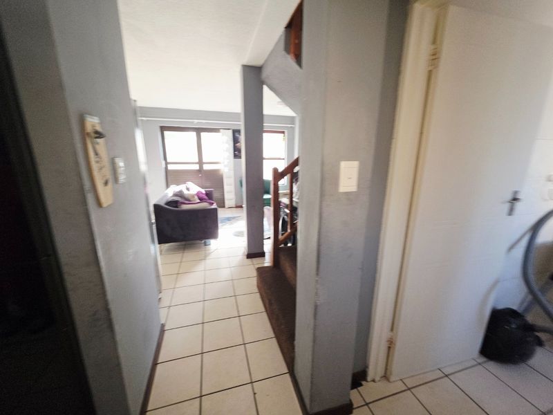Three bedroom townhouse with a single garage and garden - Photo 10