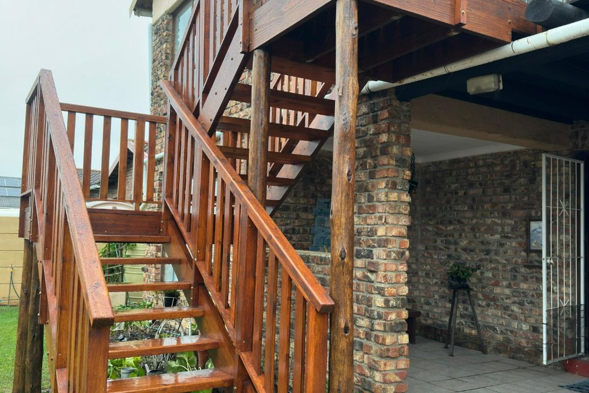 Very Spacious 1 Bedroom Flatlet with Private Entrance & Balcony in Noorsekloof, Jeffreys Bay - Photo 2