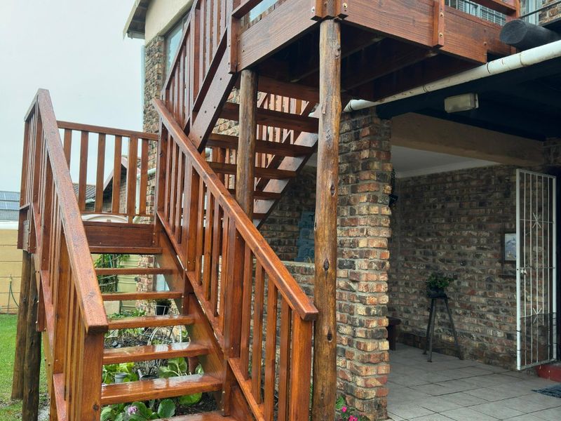 Very Spacious 1 Bedroom Flatlet with Private Entrance & Balcony in Noorsekloof, Jeffreys Bay - Photo 2