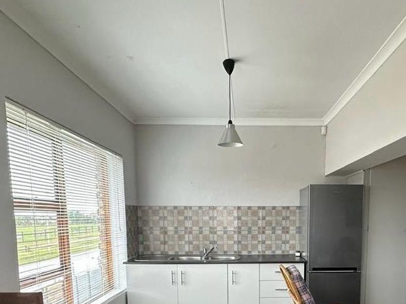 Very Spacious 1 Bedroom Flatlet with Private Entrance & Balcony in Noorsekloof, Jeffreys Bay - Photo 9