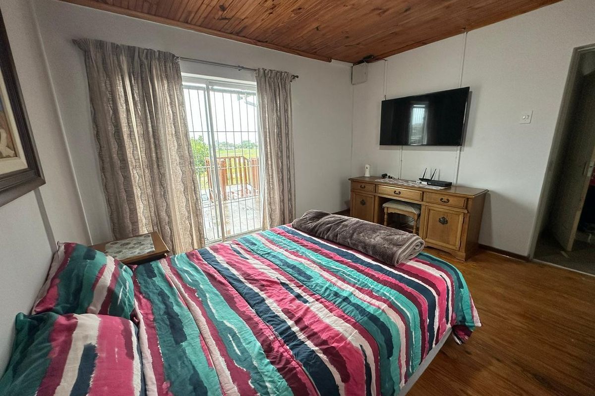 Very Spacious 1 Bedroom Flatlet with Private Entrance & Balcony in Noorsekloof, Jeffreys Bay - Photo 4