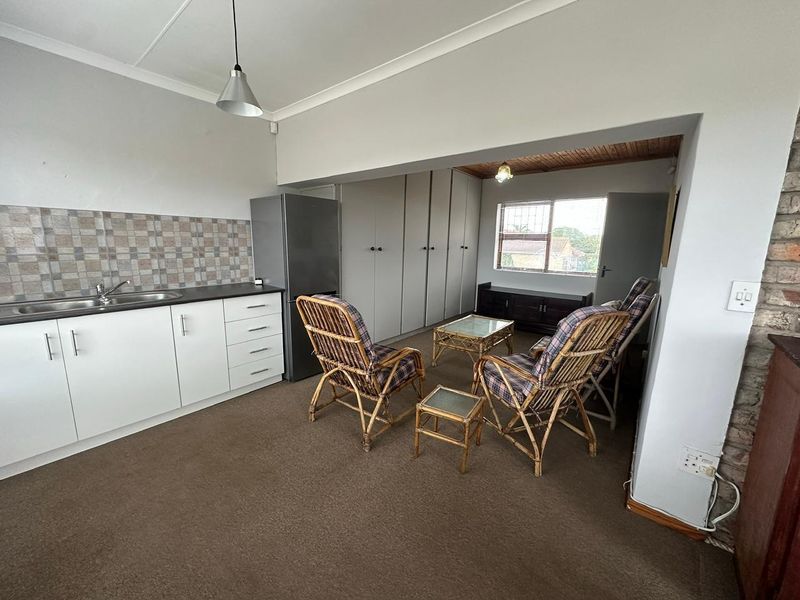 Very Spacious 1 Bedroom Flatlet with Private Entrance & Balcony in Noorsekloof, Jeffreys Bay - Photo 8