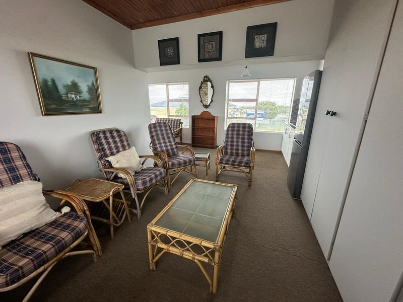 Very Spacious 1 Bedroom Flatlet with Private Entrance & Balcony in Noorsekloof, Jeffreys Bay - Photo 7