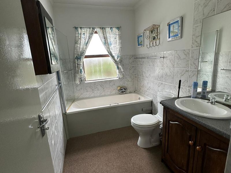 Very Spacious 1 Bedroom Flatlet with Private Entrance & Balcony in Noorsekloof, Jeffreys Bay - Photo 6