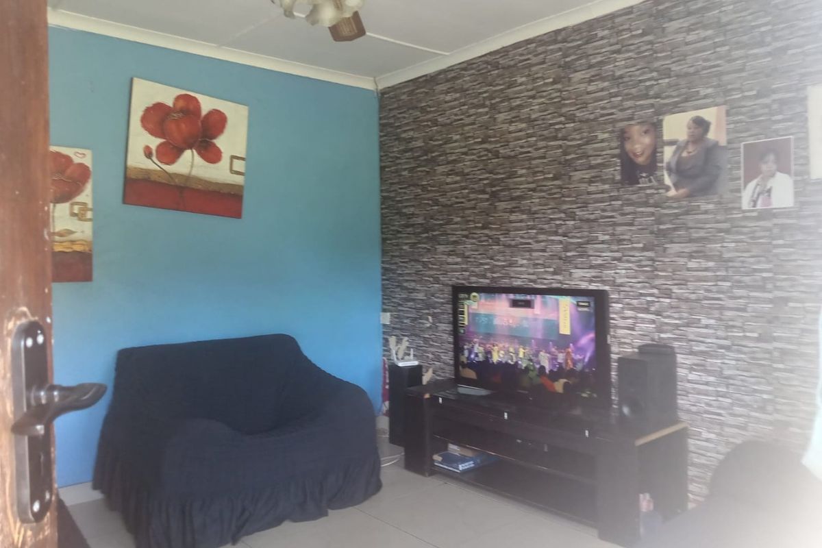 3 Bed House in Esikhawini for Sale - Photo 2