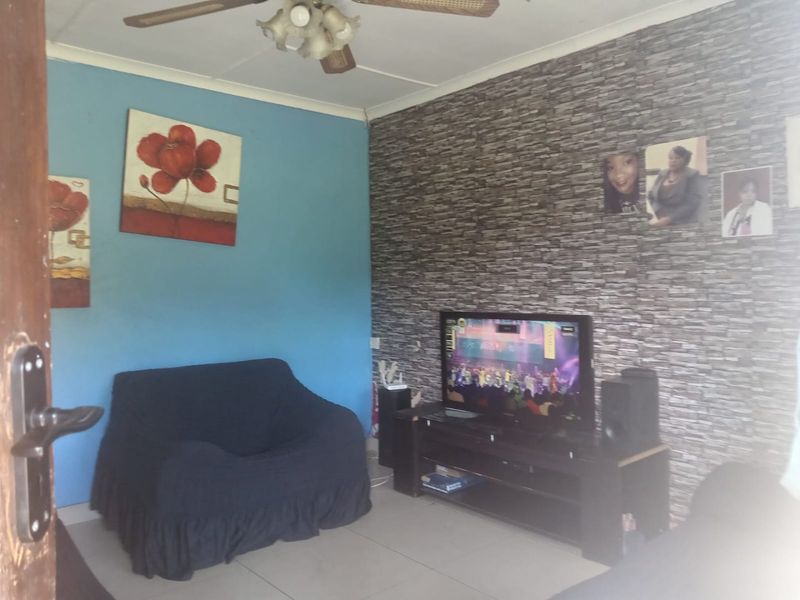3 Bed House in Esikhawini for Sale - Photo 2