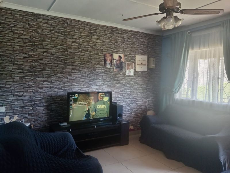3 Bed House in Esikhawini for Sale - Photo 4