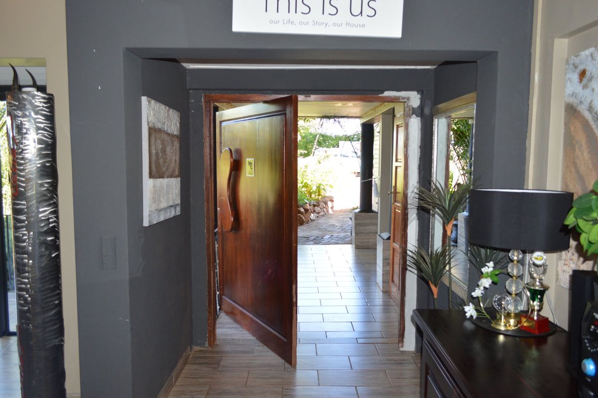 Prestigious Commercial Estate with Panoramic Views in Prime Wilkoppies - Photo 3