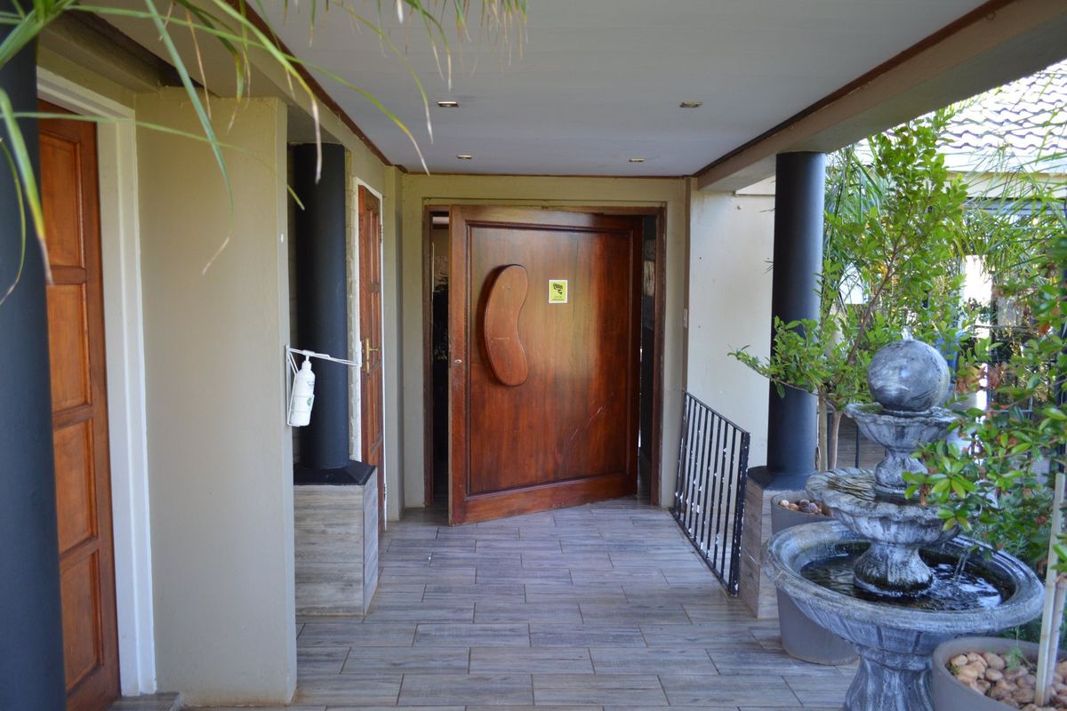 Prestigious Commercial Estate with Panoramic Views in Prime Wilkoppies - Photo 2