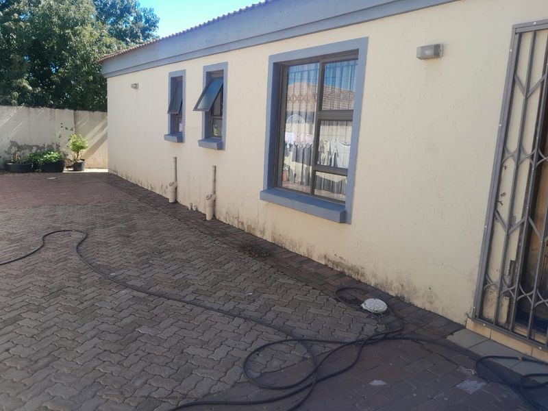 3 Bed House in Vosloorus for Sale - Photo 2