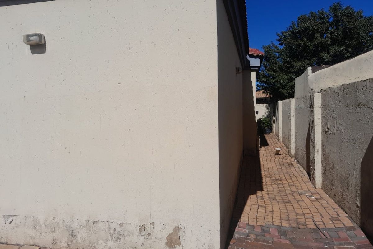 3 Bed House in Vosloorus for Sale - Photo 3