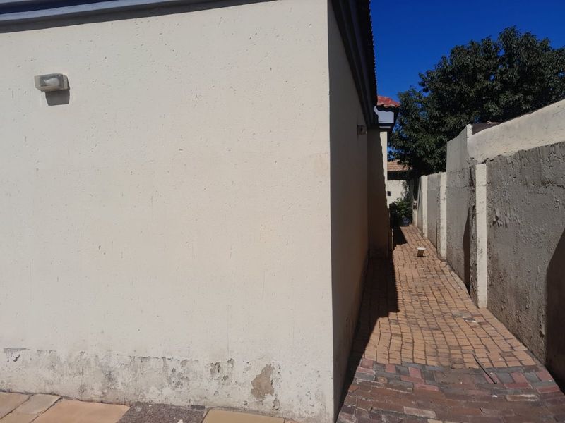 3 Bed House in Vosloorus for Sale - Photo 3