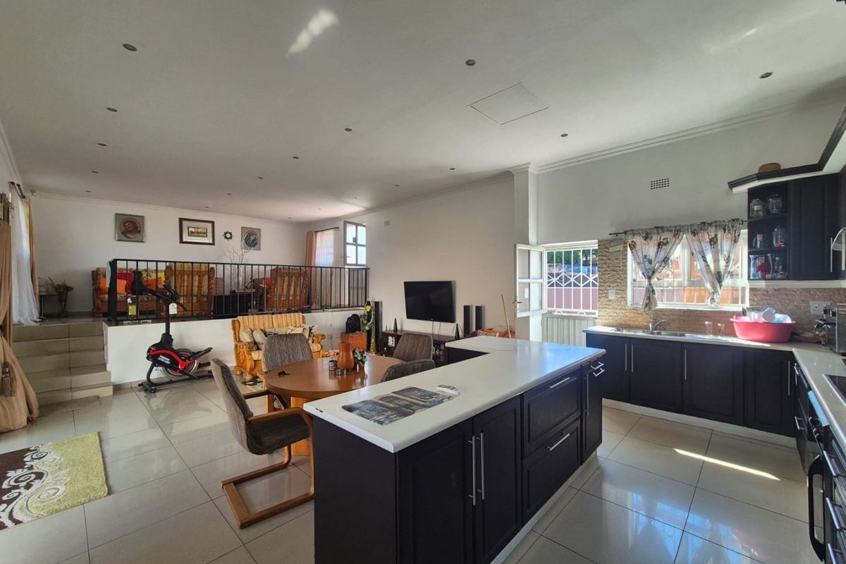 3 Bedroom House for sale in Austerville  R1,540,000 - Photo 4