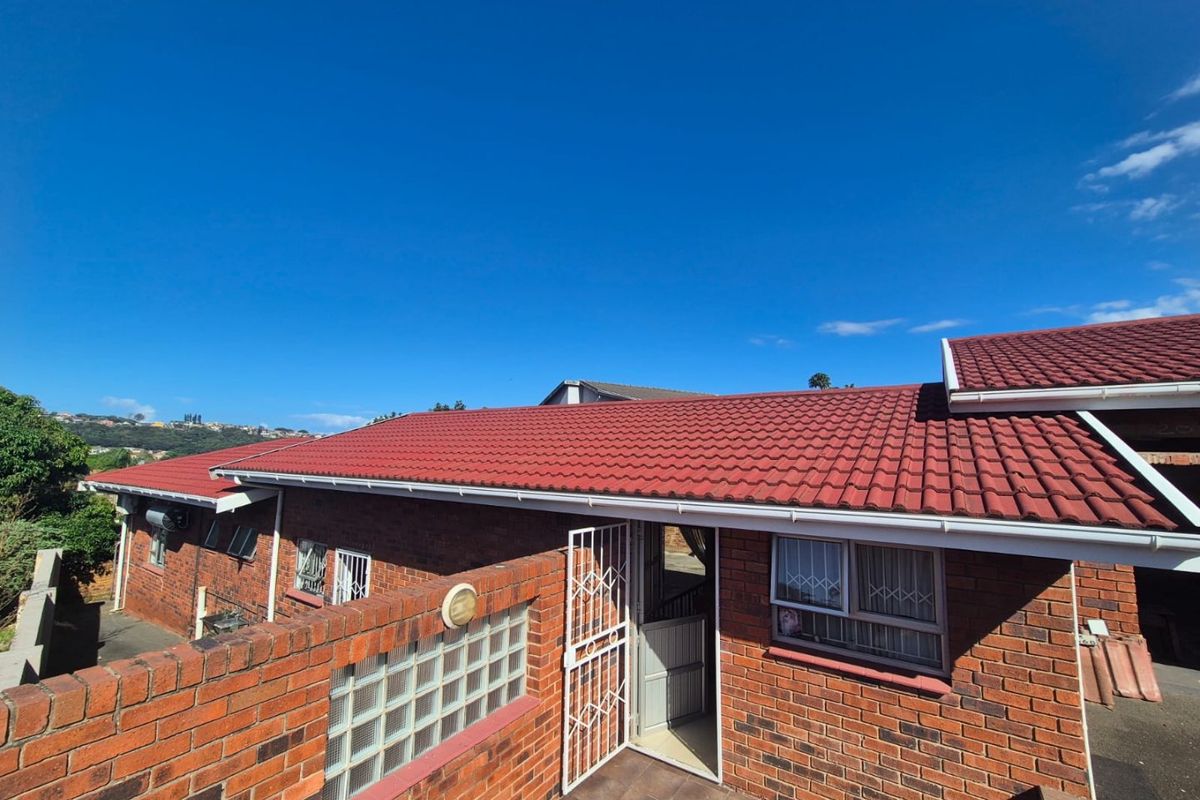 3 Bedroom House for sale in Austerville  R1,540,000 - Photo 2