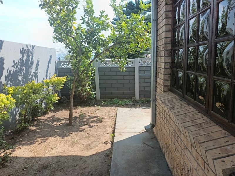 Spacious 3 Bedroom Family Home with Borehole and Staff Quarters - Photo 10