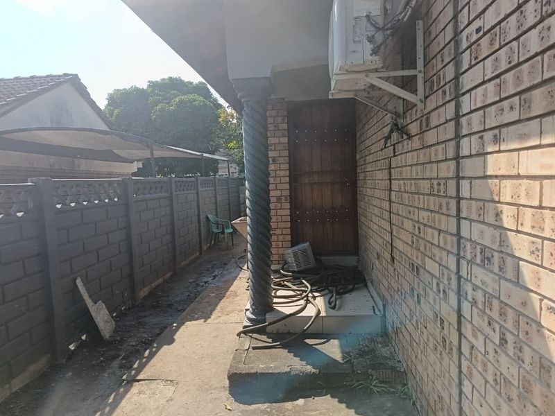 Spacious 3 Bedroom Family Home with Borehole and Staff Quarters - Photo 9