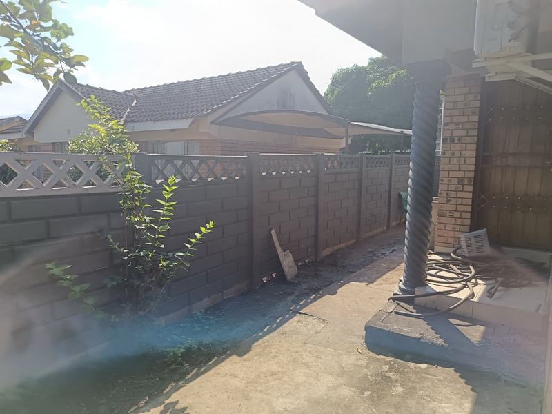 Spacious 3 Bedroom Family Home with Borehole and Staff Quarters - Photo 8