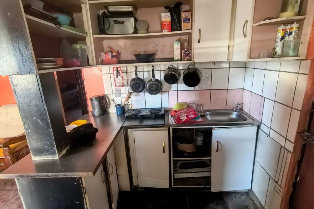 Two Bedroom Family Home For Sale in Lavender Hill - Photo 3