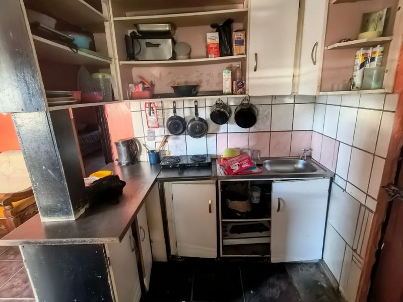 Two Bedroom Family Home For Sale in Lavender Hill - Photo 3