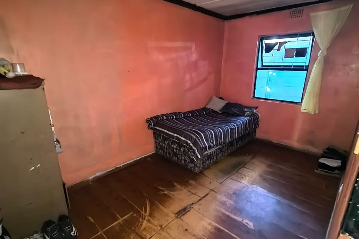 Two Bedroom Family Home For Sale in Lavender Hill - Photo 4