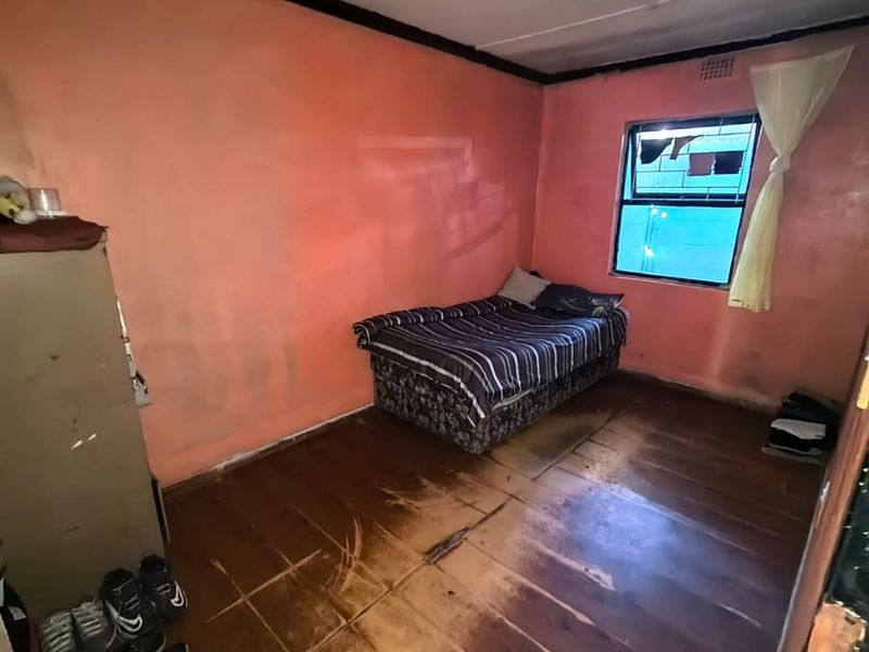 Two Bedroom Family Home For Sale in Lavender Hill - Photo 4