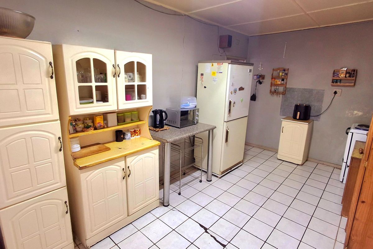 Great Investment Opportunity – Walking Distance to All Amenities! - Photo 5