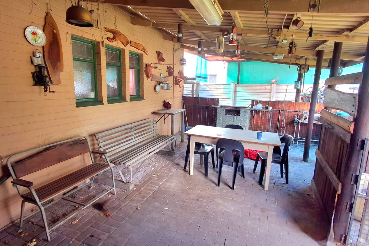 Great Investment Opportunity – Walking Distance to All Amenities! - Photo 2