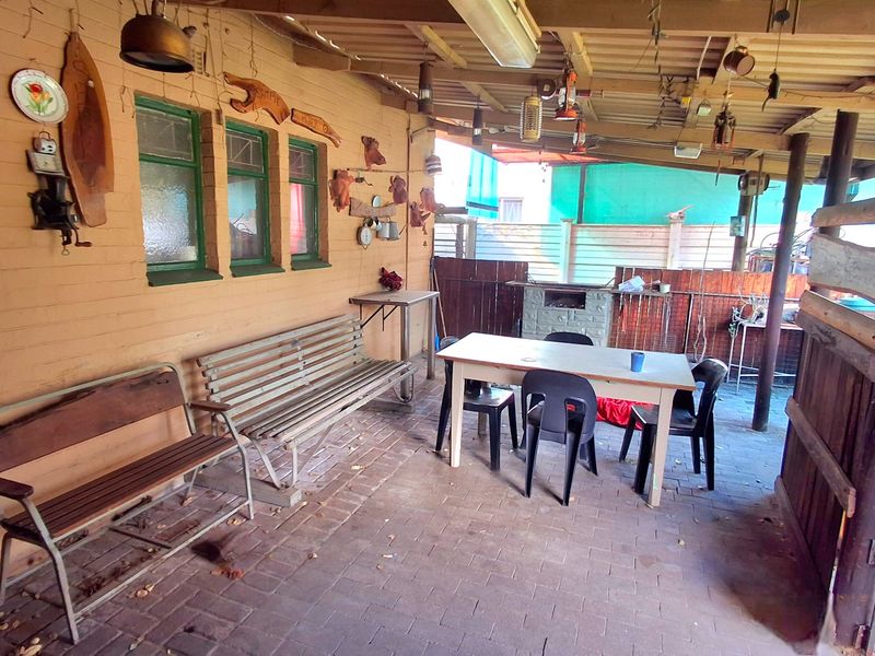 Great Investment Opportunity – Walking Distance to All Amenities! - Photo 2